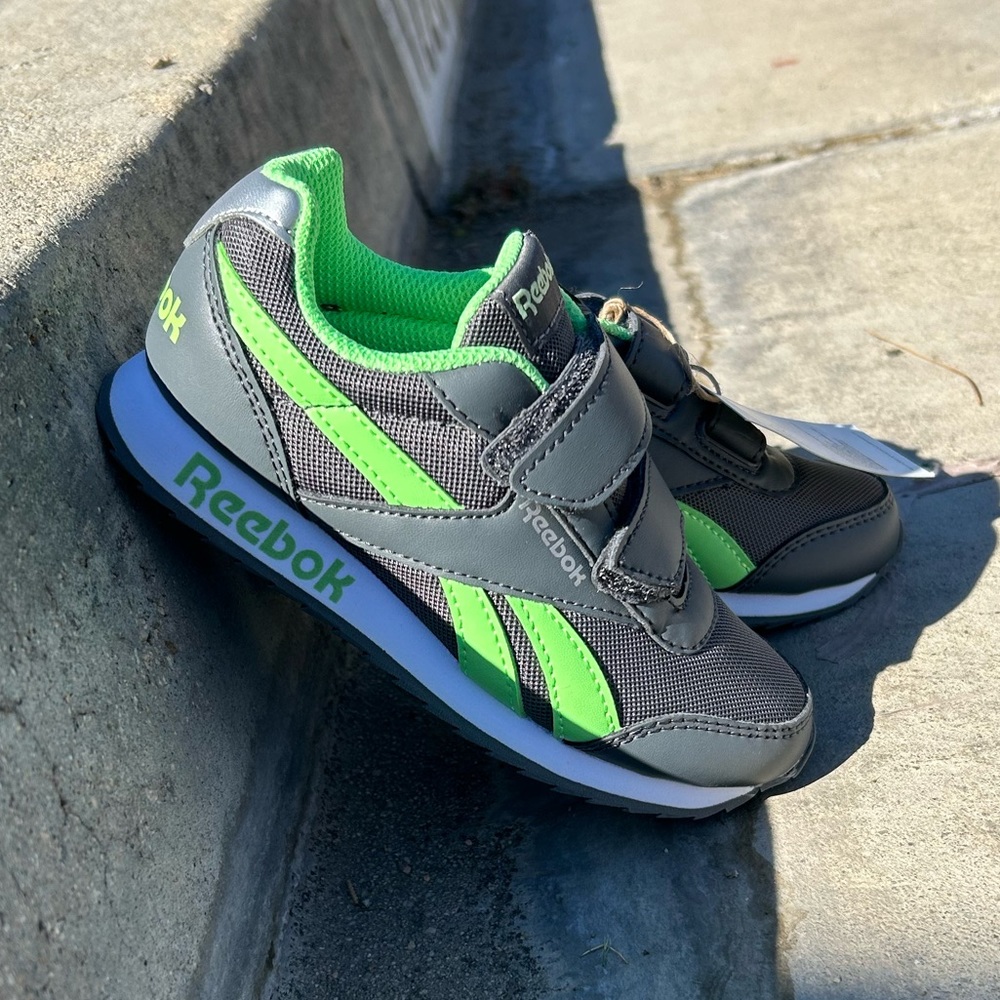 Reebok Childrens Hash Velcro Sneakers in Grey/Green